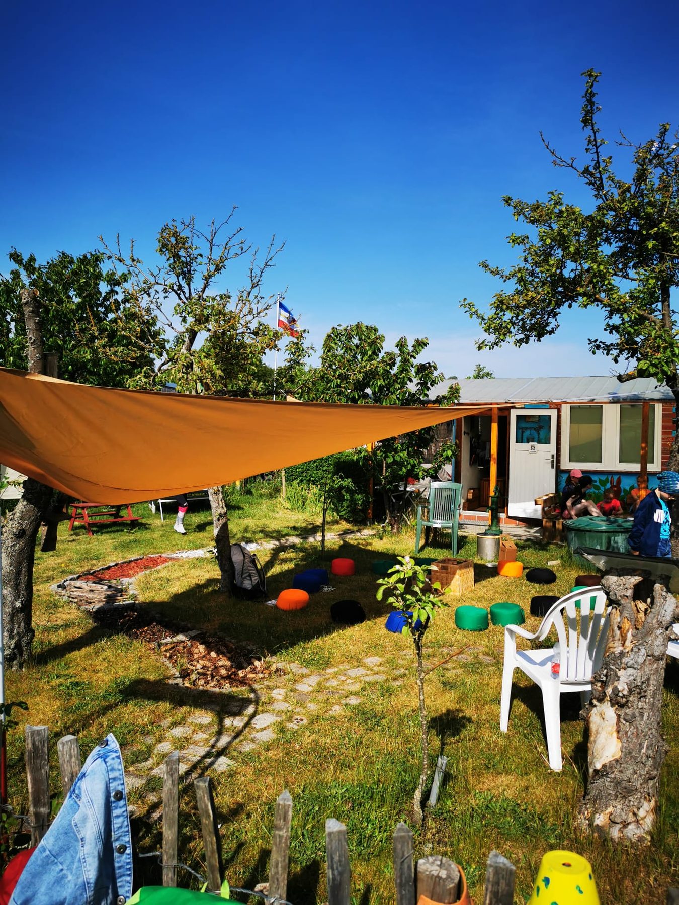 Kindergruppe im Erlebnisgarten